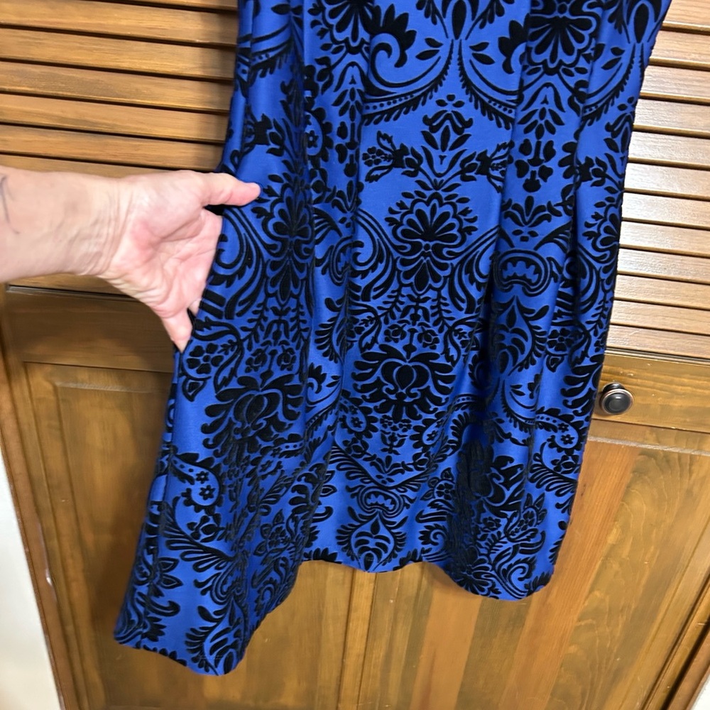 Gabby Skye Sleeveless Blue & Black Embossed Damask Fit-and-Flare Dress Size 8 - Picture 4 of 9